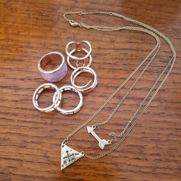 Forever 21 Jewelry - Gold Jewelry Bundle! 🌟 5 Rings, 1 Necklace
